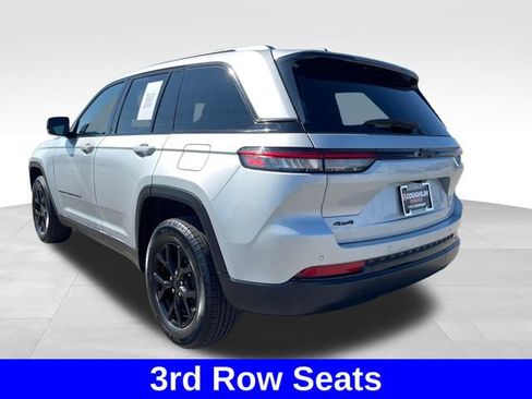 Used 2025 Jeep Grand Cherokee Altitude AWD/4WD image 3