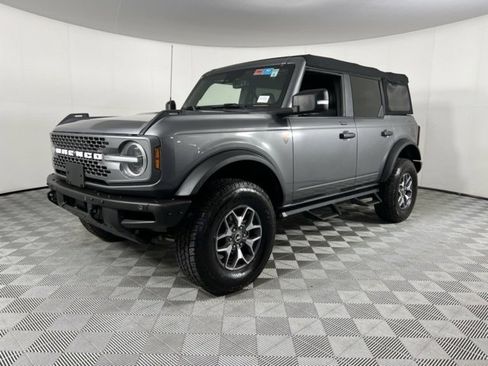 Used 2023 Ford Bronco Badlands image 3