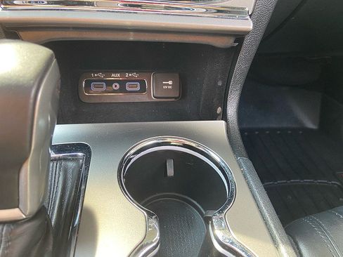 Used 2018 Jeep Grand Cherokee Limited AWD/4WD image 17