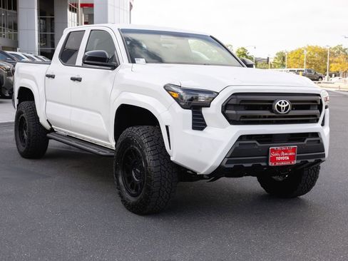 Used 2025 Toyota Tacoma SR w/ SR Upgrade Package AWD/4WD image 3