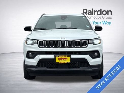 Used 2024 Jeep Compass Latitude AWD/4WD image 2