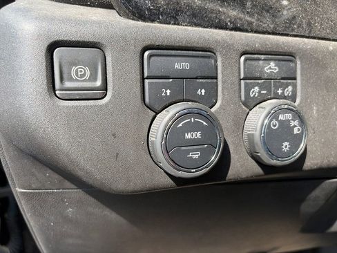 Used 2023 Chevrolet Silverado 1500 LT AWD/4WD image 18