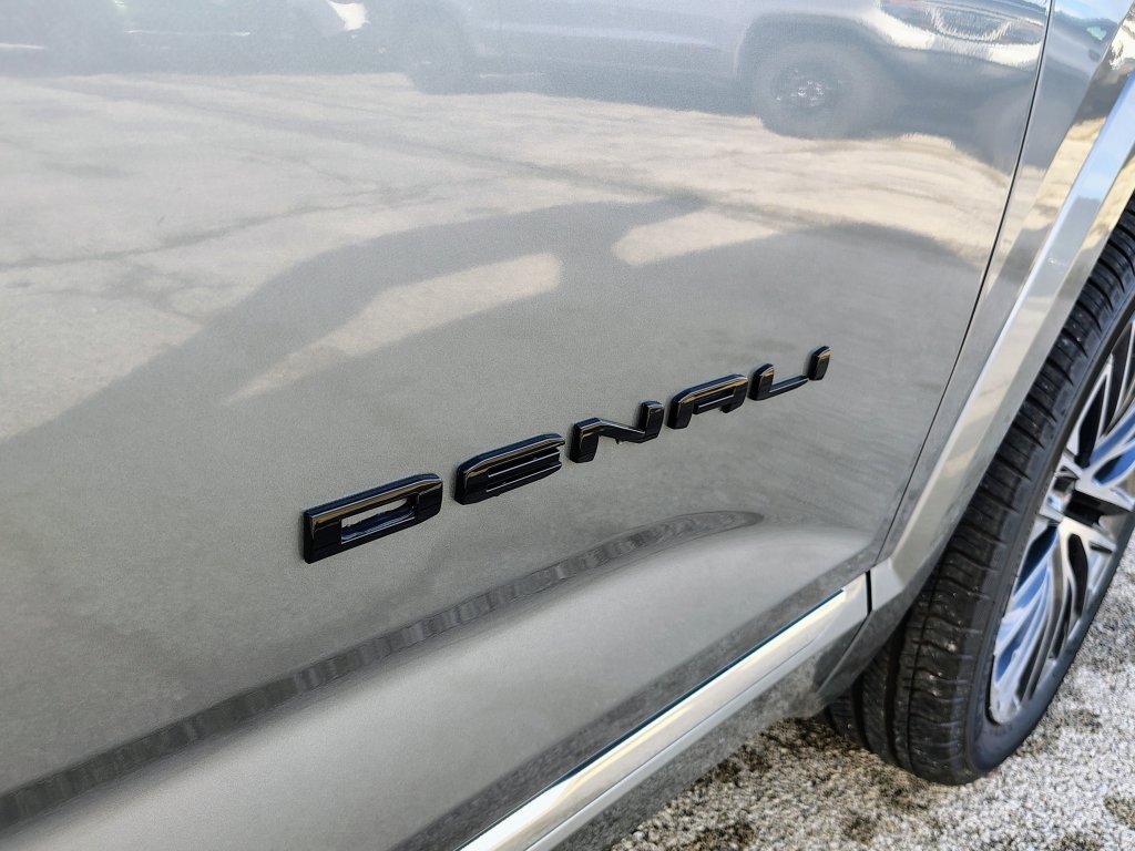New 2026 GMC Terrain Denali w/ LPO, Black Badging Package AWD/4WD image 16