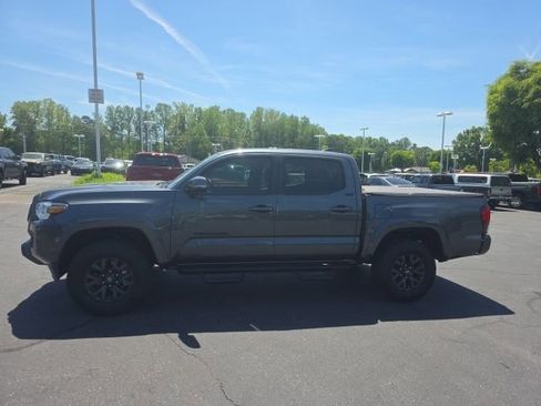 Used 2023 Toyota Tacoma SR5 w/ Technology Package image 5
