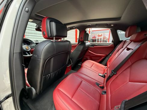 Used 2022 Porsche Macan S AWD/4WD image 43