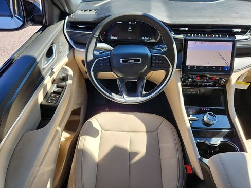 New 2025 Jeep Grand Cherokee Limited image 7