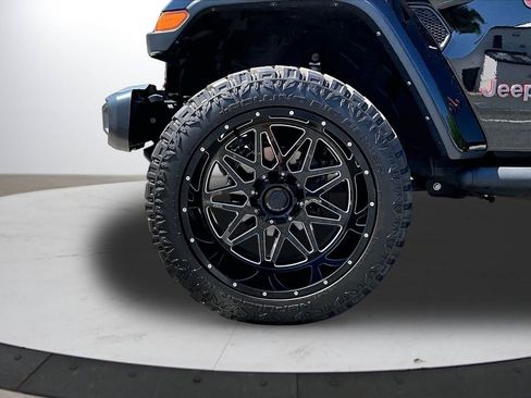 Used 2022 Jeep Gladiator Rubicon w/ LED Lighting Group AWD/4WD image 32