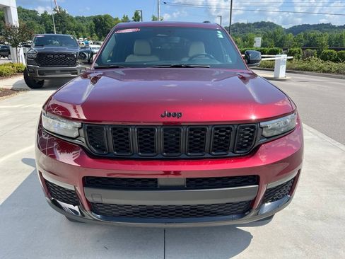 Used 2024 Jeep Grand Cherokee L Limited w/ Black Appearance Package AWD/4WD image 32