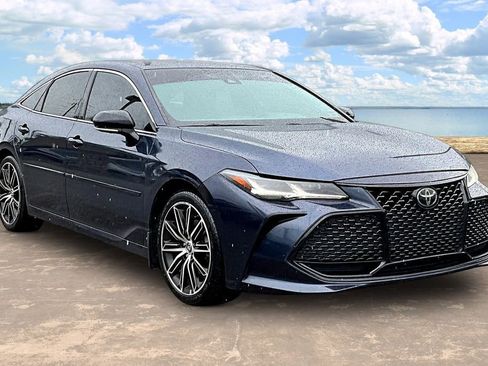 Used 2019 Toyota Avalon Touring w/ Advanced Safety Package FWD image 3