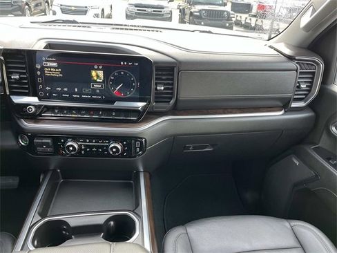 Used 2024 GMC Sierra 2500 SLT w/ SLT Premium Package image 15