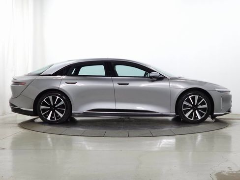 Used 2022 Lucid Air Grand Touring image 10