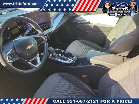 Used 2024 Chevrolet Trax LT w/ Sunroof Package image 4