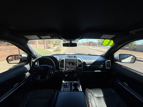 Used 2018 Ford Expedition XLT w/ Equipment Group 201A AWD/4WD image 13