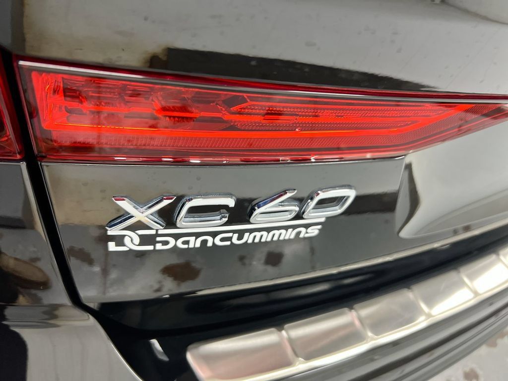 Used 2023 Volvo XC60 B5 Plus AWD/4WD image 26