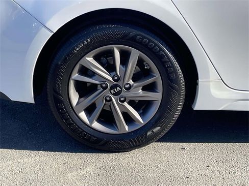 Used 2020 Kia Optima LX image 7