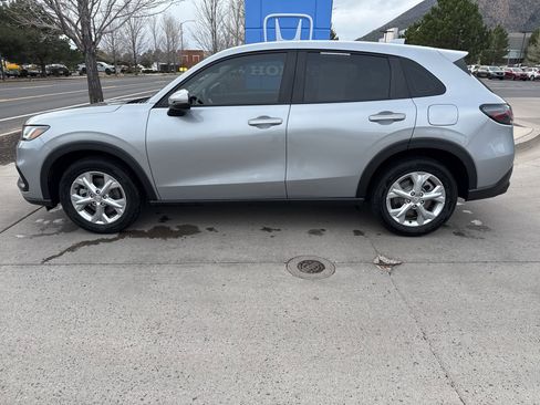 Used 2023 Honda HR-V LX image 9