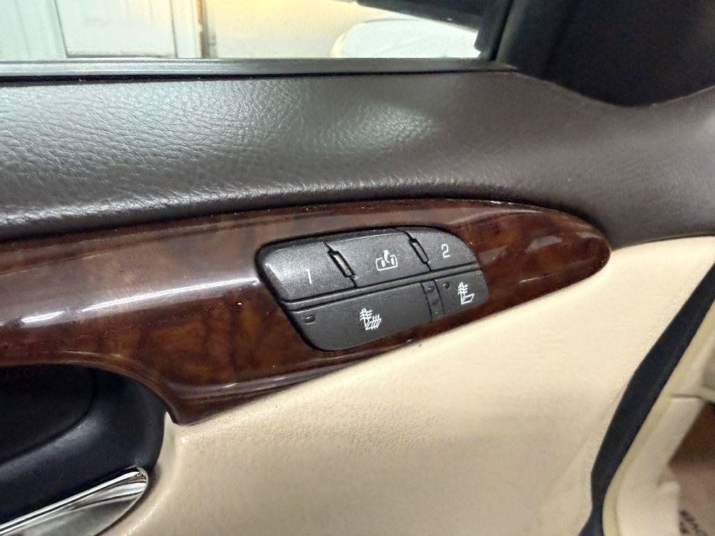 Used 2010 Buick Lucerne CXL FWD image 25