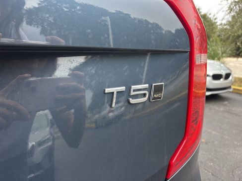 Used 2019 Volvo XC90 T5 Momentum w/ Multimedia Package image 11