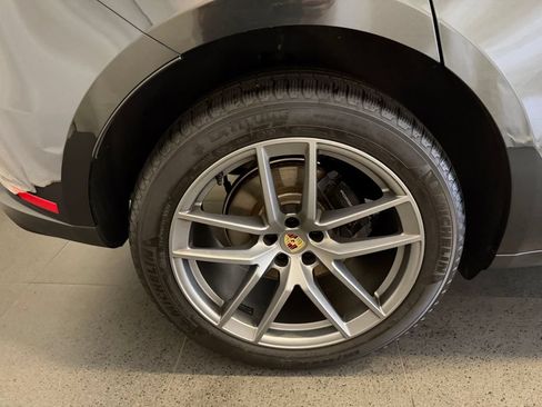 Certified 2026 Porsche Macan AWD/4WD image 12