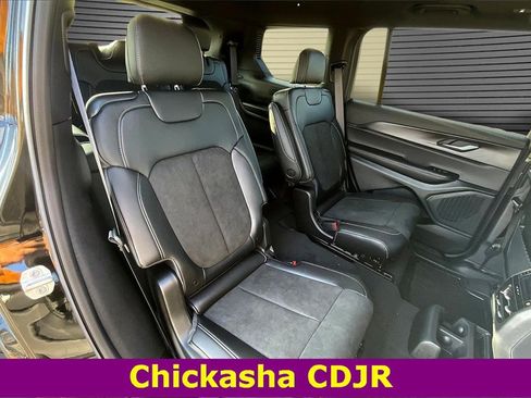 New 2025 Jeep Grand Cherokee L Altitude image 9