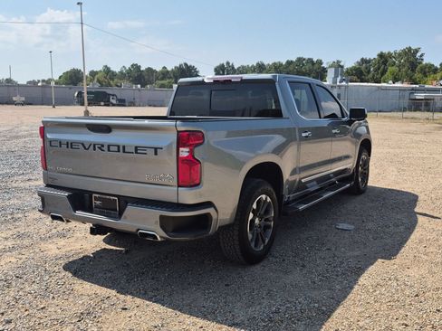 Used 2024 Chevrolet Silverado 1500 High Country w/ Z71 Off-Road Package AWD/4WD image 6