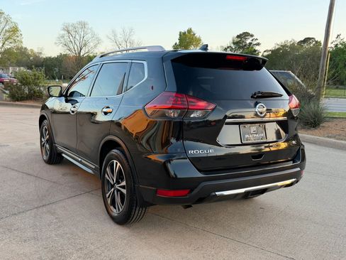 Used 2018 Nissan Rogue SL w/ Premium Package image 3