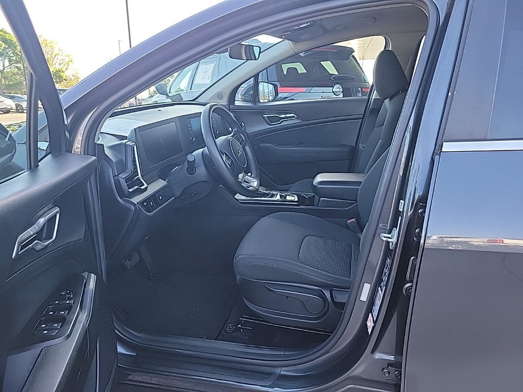 Used 2023 Kia Sportage LX FWD image 9