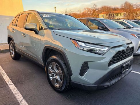 Used 2022 Toyota RAV4 XLE w/ Convenience Package image 3