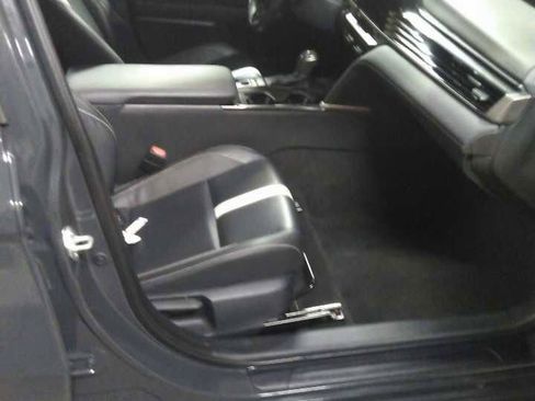 Used 2025 Toyota Camry SE image 5