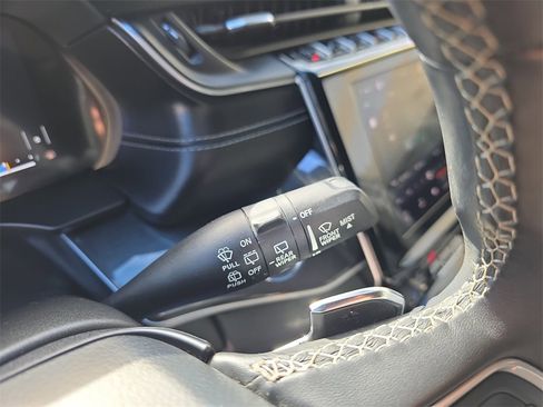 Used 2021 Jeep Grand Cherokee L Laredo image 24