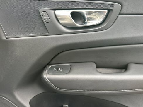 Certified 2025 Volvo XC60 B5 Plus image 21