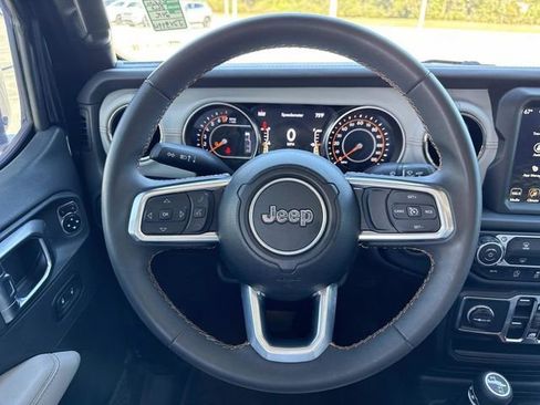Used 2023 Jeep Gladiator Overland image 14