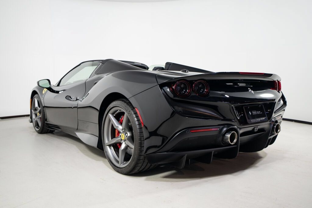 Used 2023 Ferrari F8 Tributo RWD image 4