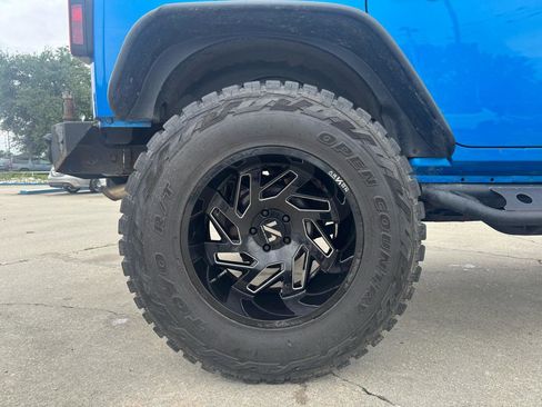 Used 2015 Jeep Wrangler Unlimited Sahara w/ Connectivity Group AWD/4WD image 24