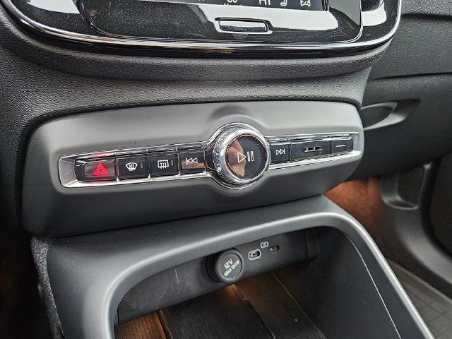 Certified 2023 Volvo XC40 Recharge Ultimate w/ Protection Package Premier AWD/4WD image 26