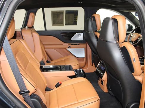 Used 2023 Lincoln Aviator Black Label w/ Dynamic Handling Package image 34