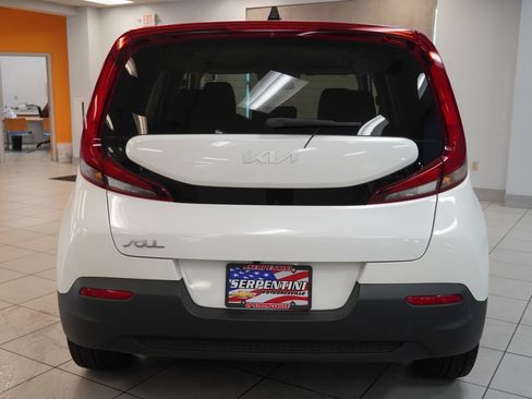 Used 2022 Kia Soul LX FWD image 12