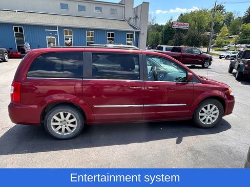 Used 2016 Chrysler Town & Country Touring FWD image 6