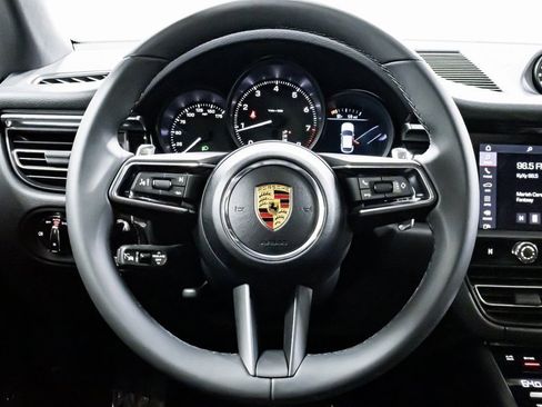 Certified 2025 Porsche Macan image 14