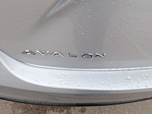 Used 2013 Toyota Avalon Limited image 14