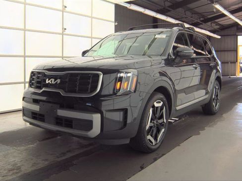 Used 2025 Kia Telluride S image 2