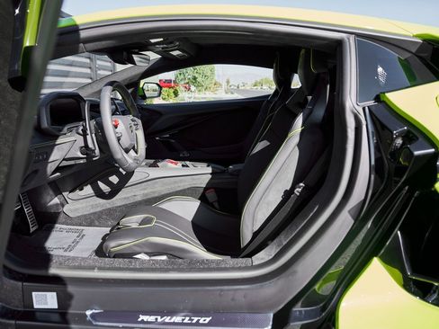 Used 2025 Lamborghini Revuelto image 37