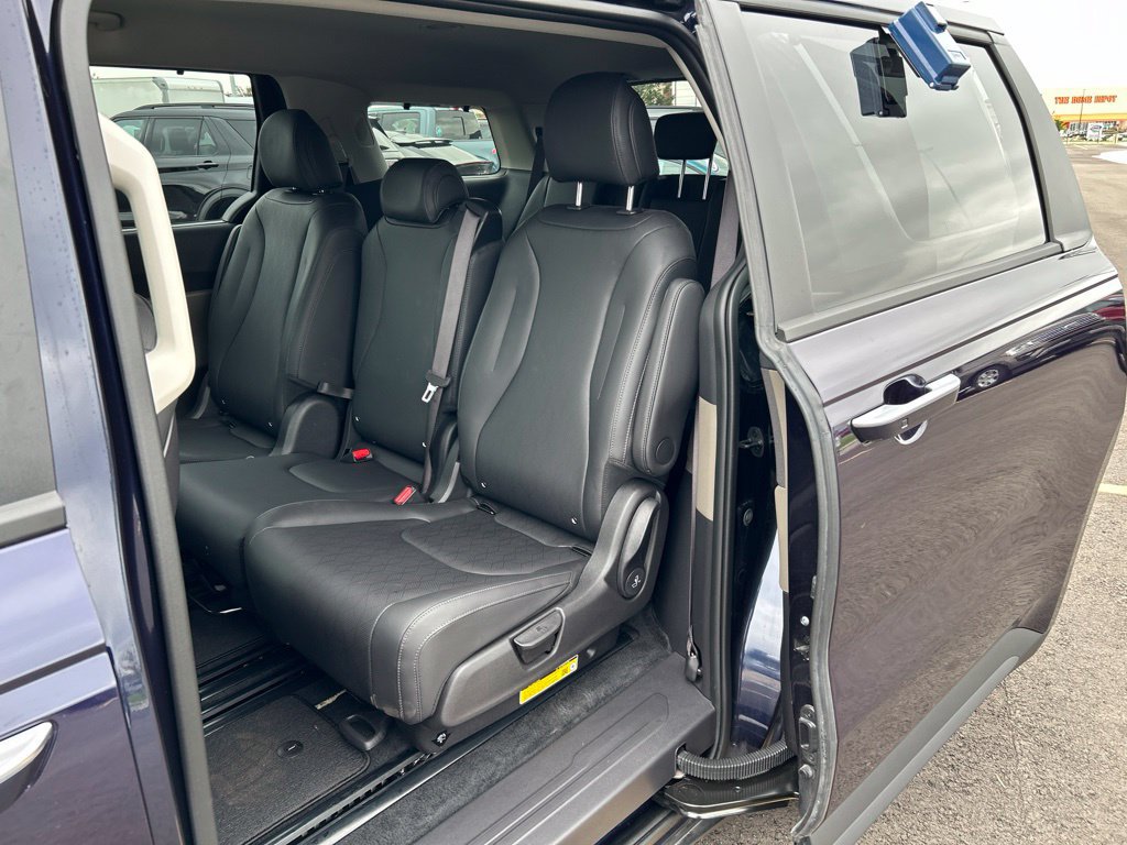 Used 2026 Kia Carnival EX FWD image 21