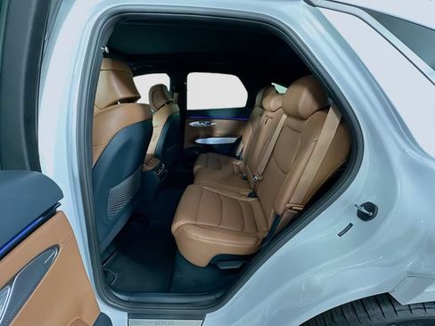 New 2026 Genesis GV70 2.5T Advanced AWD/4WD image 17