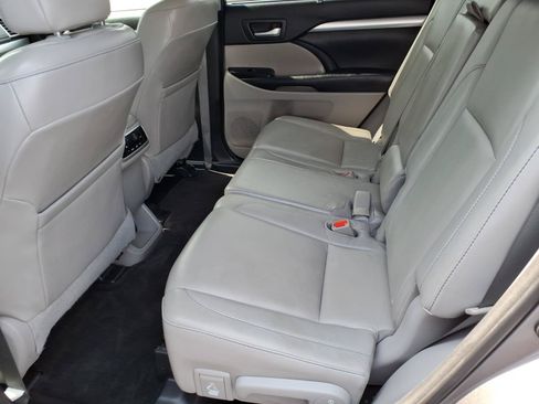 Used 2015 Toyota Highlander XLE AWD/4WD image 7