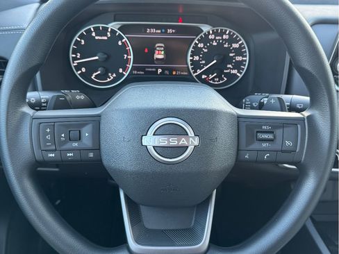 Used 2025 Nissan Rogue S image 18