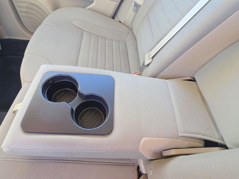 Used 2018 Ford Taurus SE image 27