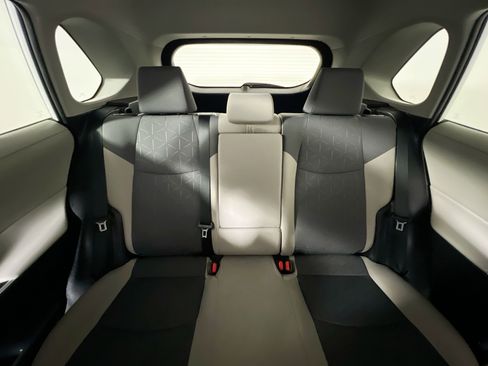 Used 2022 Toyota RAV4 XLE w/ Convenience Package image 33