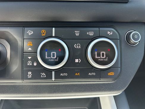 Used 2025 Land Rover Defender 90 S image 29