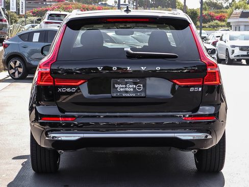Used 2023 Volvo XC60 B5 Ultimate w/ Climate Package FWD image 7